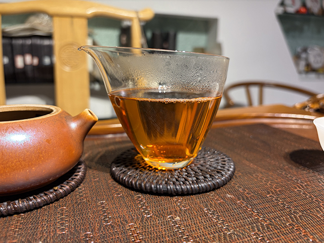 图为70年代勐海勐宋那卡竹筒茶