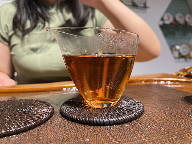 图为90年代绿印野生乔木青饼
