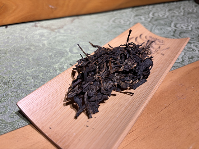 图为象明茏兴茶厂2008年蛮砖早春饼