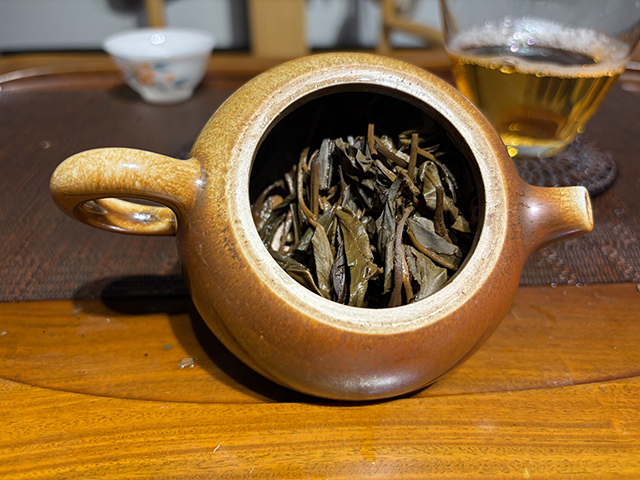 图为象明茏兴茶厂2008年蛮砖早春饼