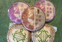 喝一款茏兴现存最老的蛮砖：2005年绿版早春饼，蜜甜与橄榄甜渐显