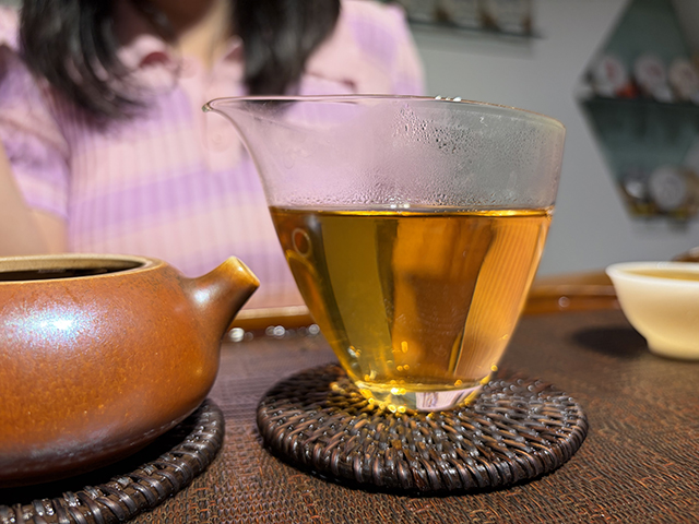 图为2002年班章青饼散块