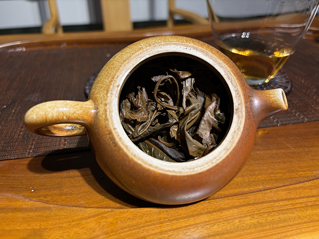 图为茏兴茶庄2006年蛮砖早春饼