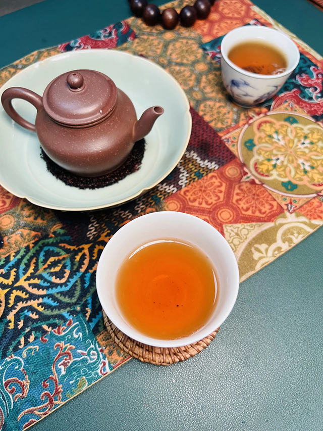 2006年飞台定制桃红版四号青普洱茶