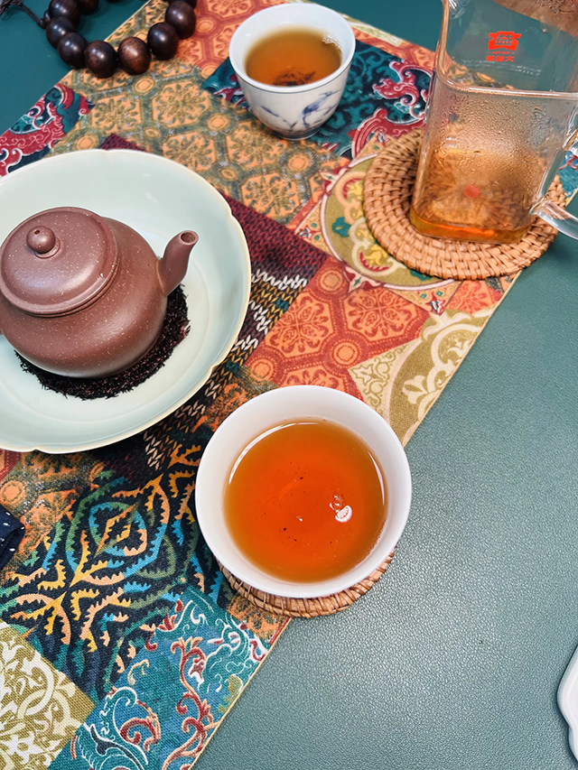 2006年飞台定制桃红版四号青普洱茶