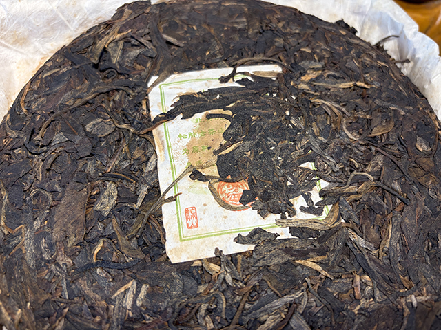 图为紫玉茶厂2006年忙肺古树青饼
