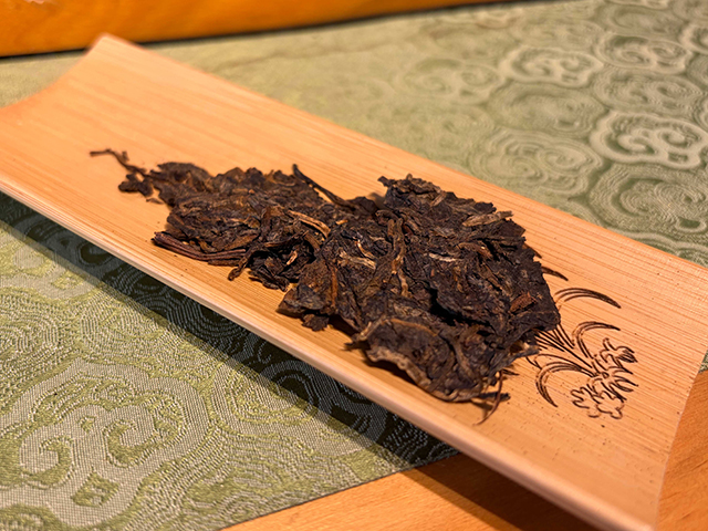 图为紫玉茶厂2006年忙肺古树青饼
