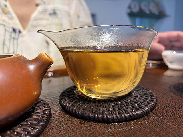 图为紫玉茶厂2006年忙肺古树青饼