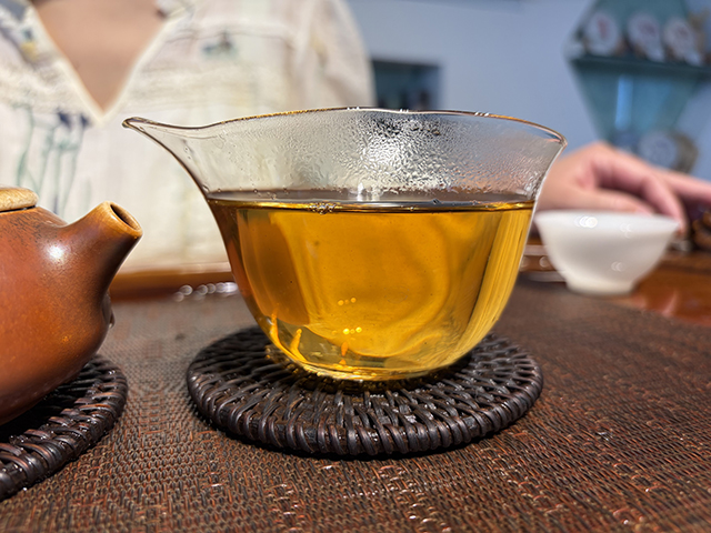 图为紫玉茶厂2006年忙肺古树青饼