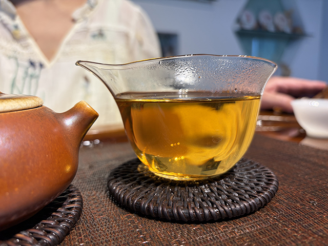 图为紫玉茶厂2006年忙肺古树青饼