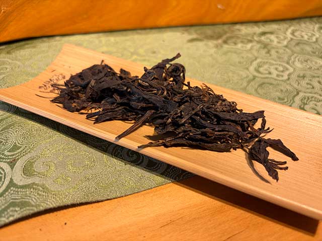 图为象明茏兴茶厂2008年蛮砖早春饼