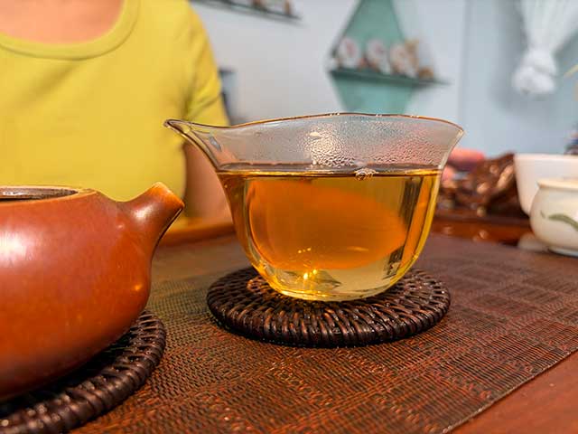 图为象明茏兴茶厂2008年蛮砖早春饼