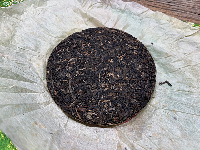 图为春城茶厂2004年碧海银针馒头饼250克