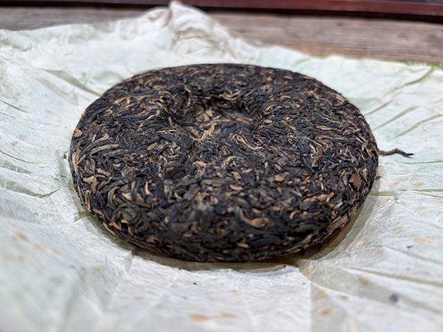 图为春城茶厂2004年碧海银针馒头饼250克