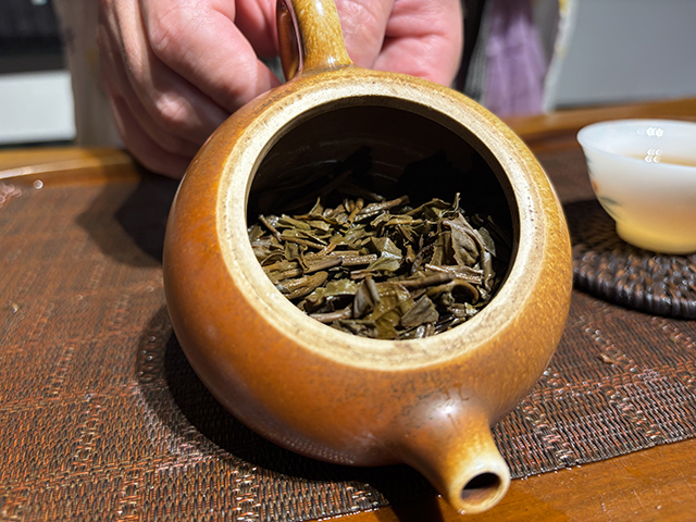图为春城茶厂2004年碧海银针馒头饼250克