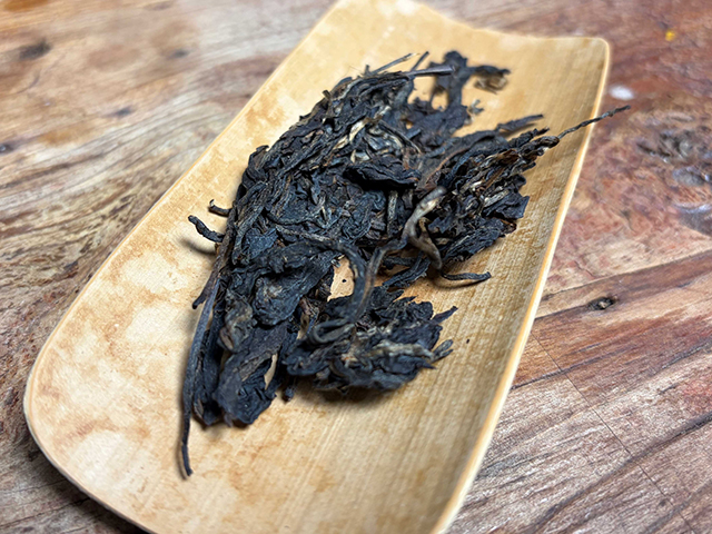 图为象明茏兴茶厂2009年蛮砖早春饼