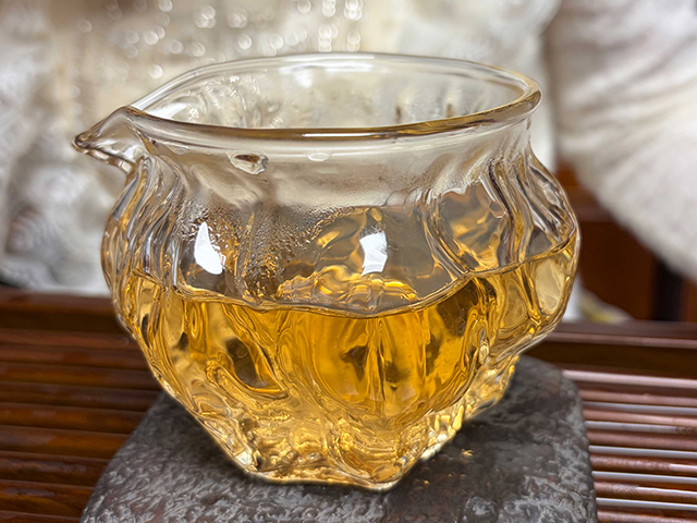 图为象明茏兴茶厂2009年蛮砖早春饼