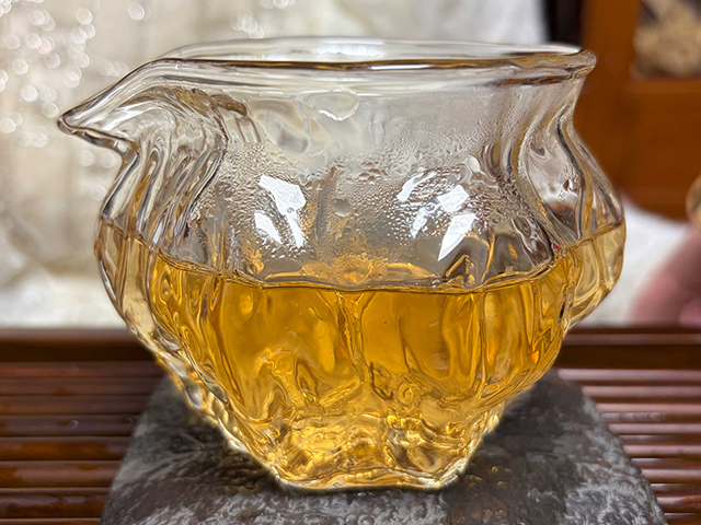 图为象明茏兴茶厂2009年蛮砖早春饼