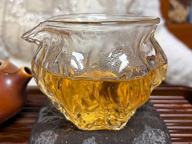 图为象明茏兴茶厂2009年蛮砖早春饼