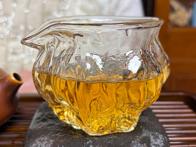 图为象明茏兴茶厂2009年蛮砖早春饼