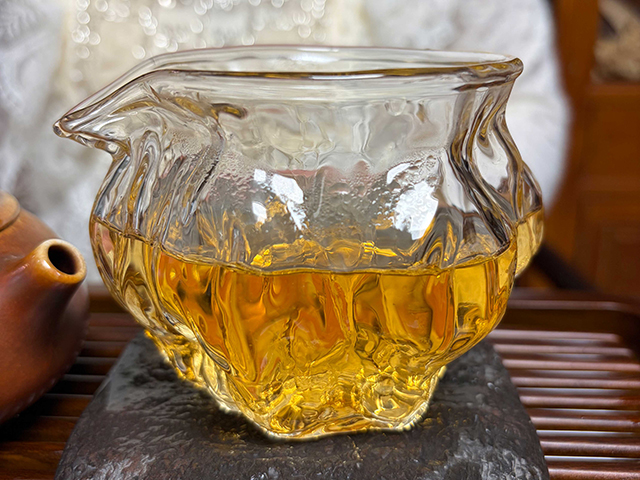 图为象明茏兴茶厂2009年蛮砖早春饼