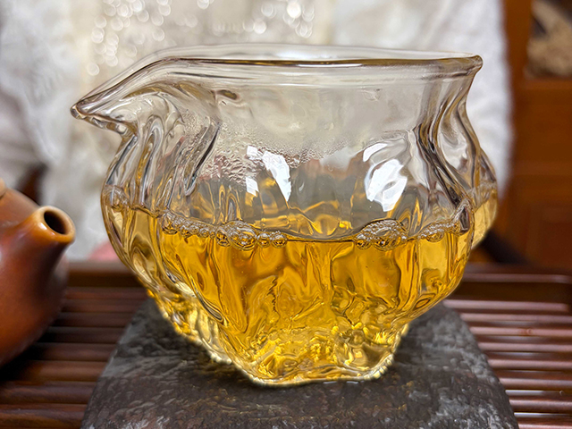 图为象明茏兴茶厂2009年蛮砖早春饼