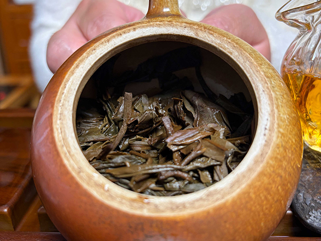 图为象明茏兴茶厂2009年蛮砖早春饼