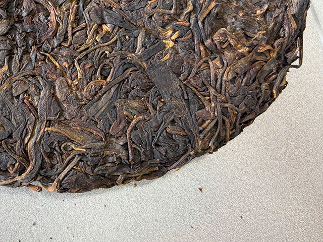 图为象明茏兴茶厂2007年蛮砖早春饼
