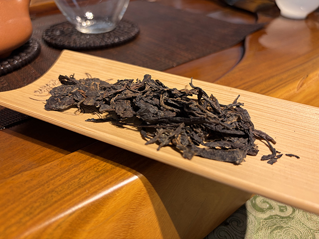 图为象明茏兴茶厂2007年蛮砖早春饼