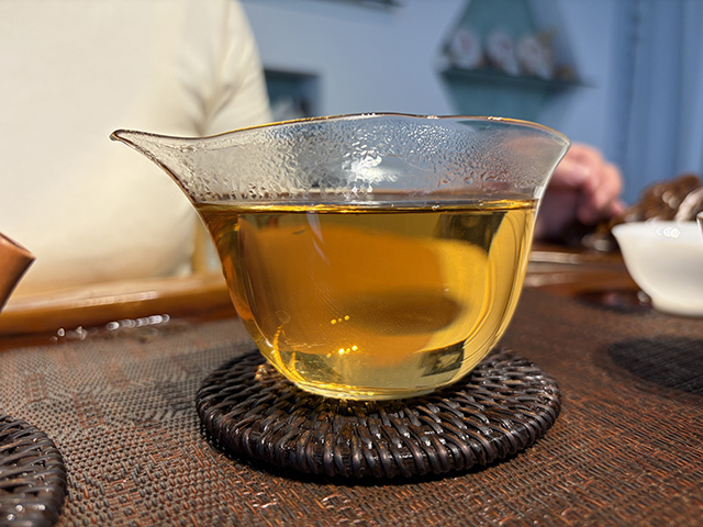 图为象明茏兴茶厂2007年蛮砖早春饼