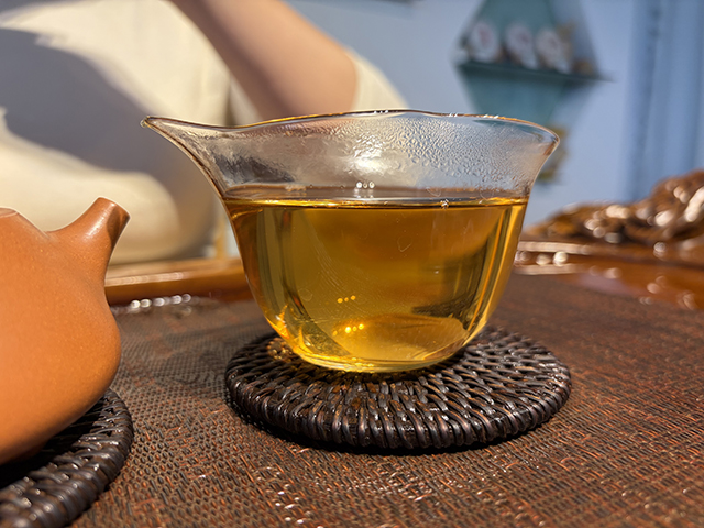 图为象明茏兴茶厂2007年蛮砖早春饼