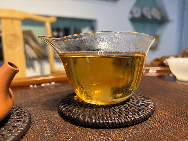 图为象明茏兴茶厂2007年蛮砖早春饼