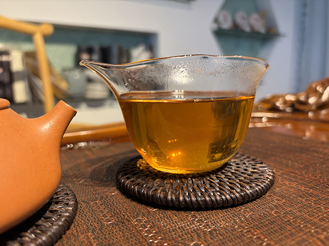 图为象明茏兴茶厂2007年蛮砖早春饼