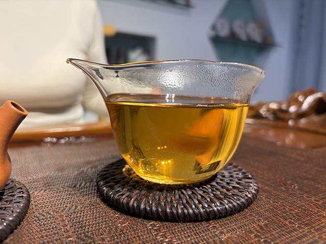 图为象明茏兴茶厂2007年蛮砖早春饼