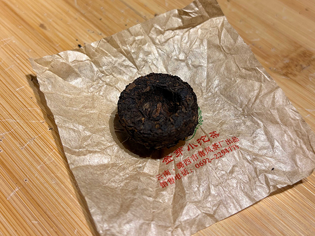图为德凤茶厂2008年金芽小沱茶
