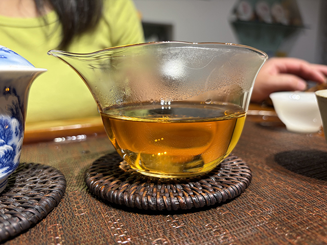 图为德凤茶厂2008年金芽小沱茶