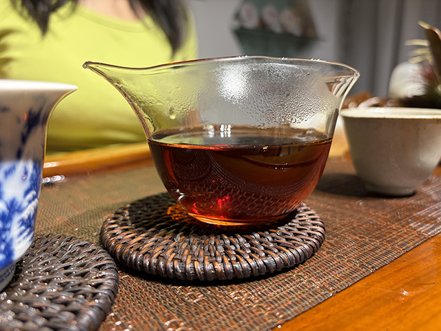 图为德凤茶厂2008年金芽小沱茶