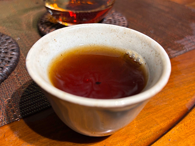 图为德凤茶厂2008年金芽小沱茶