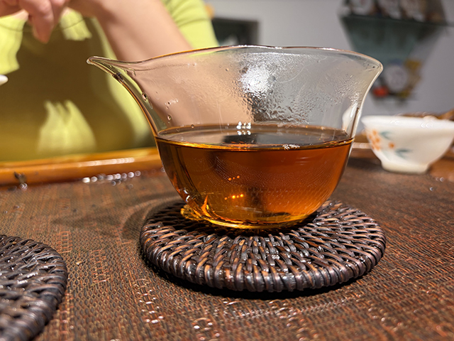 图为德凤茶厂2008年金芽小沱茶