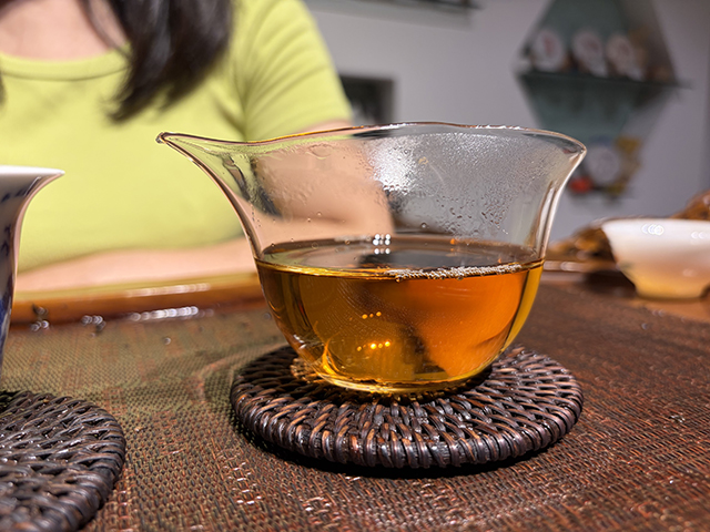 图为德凤茶厂2008年金芽小沱茶