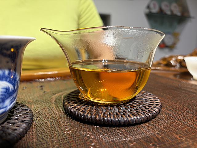 图为德凤茶厂2008年金芽小沱茶
