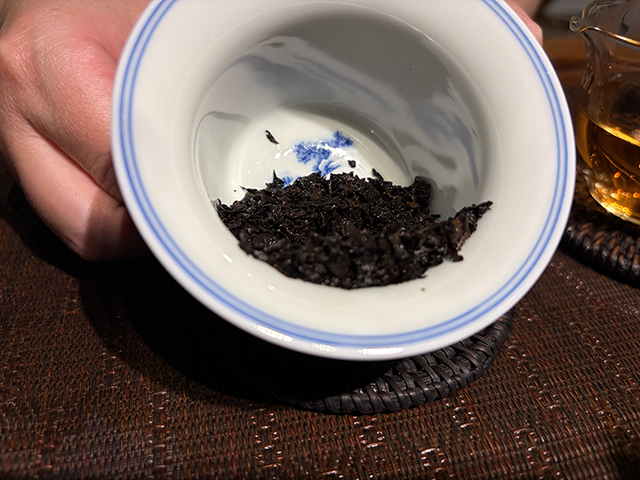 图为德凤茶厂2008年金芽小沱茶