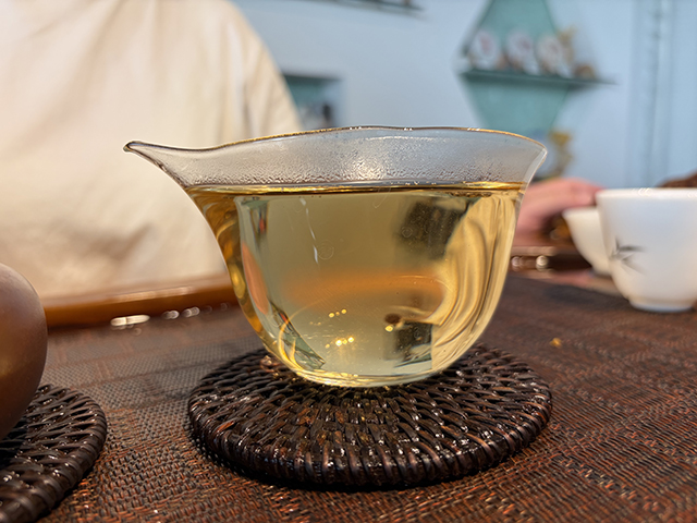 图为象明茏兴茶厂2007年蛮砖早春饼