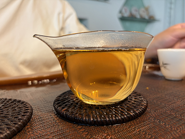 图为象明茏兴茶厂2007年蛮砖早春饼