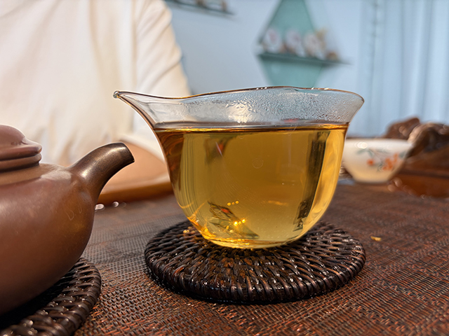 图为象明茏兴茶厂2007年蛮砖早春饼
