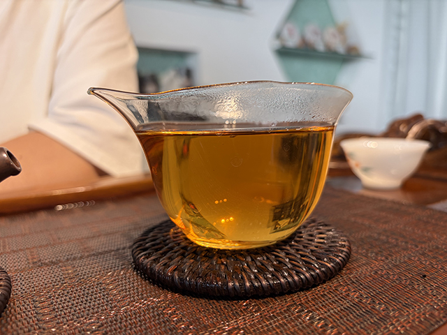 图为象明茏兴茶厂2007年蛮砖早春饼
