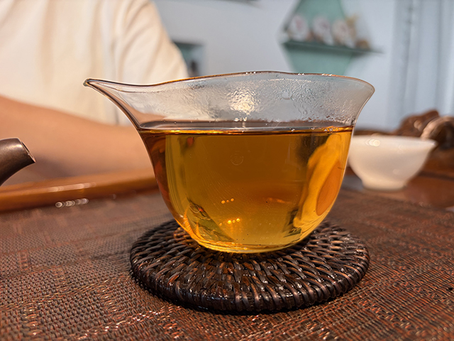 图为象明茏兴茶厂2007年蛮砖早春饼