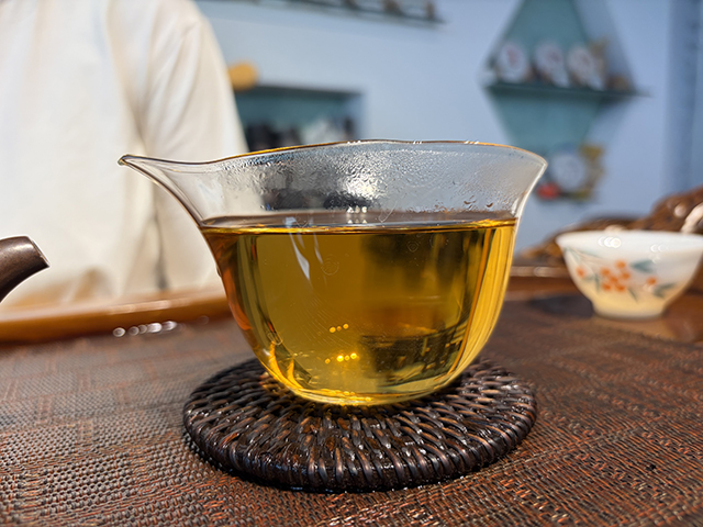 图为象明茏兴茶厂2007年蛮砖早春饼