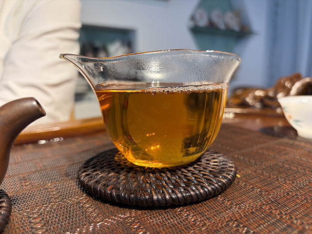 图为象明茏兴茶厂2007年蛮砖早春饼