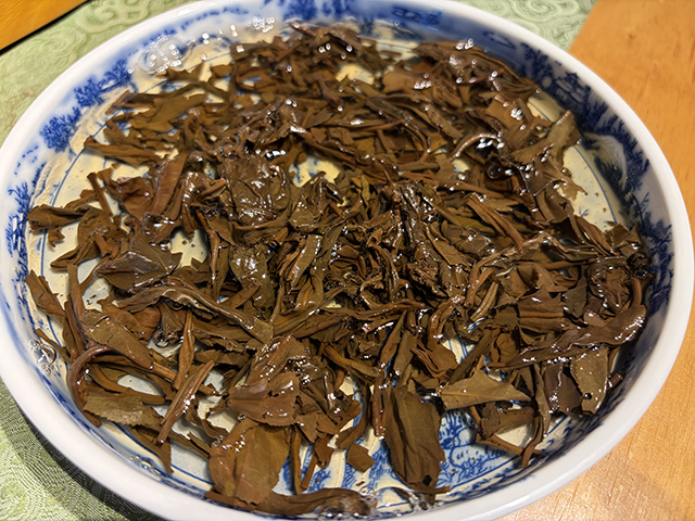 图为象明茏兴茶厂2007年蛮砖早春饼